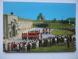 H71 Postcard Quebec - Changing The Guards - Québec - La Citadelle