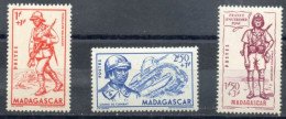 MADAGASCAR : Défense De L´Empire : Infanterie Colonale, Tirailleur Malgache, Char De Combat - Soldats - Armée - - Unused Stamps