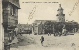 Lesneven (Finistère) La Place Et L'Eglise - Lesneven