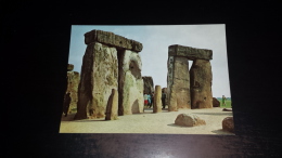 C-25197 STONEHENGE WILTSHIRE TWO SARSEN TRILITHONS AND UPRIGHTS OF THE BLUESTONE HORSESHOE - Autres & Non Classés