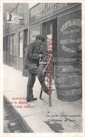 LES PETITS METIER PARISIENS - L'Affuteur De Scies - Pub Alcool De Menthe Des Deux Moulins  -dos Vierge   - 2 Scans - Petits Métiers à Paris