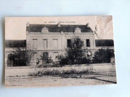 Carte Postale Ancienne : MATHA : L' Ecole Communale - Matha