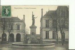 FR817   --  MAYET  ( SARTHE )   --  FONTAINE MONUMENTALE  --  CIRCULEE  En 1903   --  2 X SCAN - Mayet