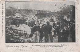 Litho AK Berlin Unter Wasser Katastrophe Unwetter Bewohner Des Eingestürzten Hauses Gerichtsstrasse Wedding - Wedding