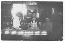 Carte-photo Lambersart (59) - Intérieur Et Tenanciers Du Café Decuyper-Vanloo, 47, Rue L'Abbé-Desplanque. - Lambersart