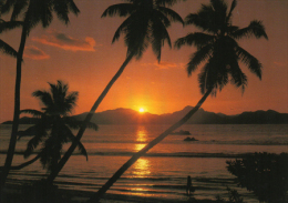 Sunset Over Praslin From La Digue - Seychellen