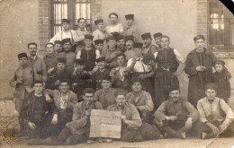 CPA 1119 - MILITARIA - Carte Photo Militaire - Groupe De Zouaves -  Classe 1919 - Personen