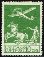 1925. Air Mail. 10 øre Green. Thin Spot. (Michel: 143) - JF158305 - Luchtpostzegels