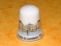 Dé à Coudre En Porcelaine - PARIS Le Palais Du Luxembourg - C5 - Dés à Coudre