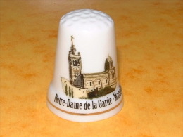 Dé à Coudre En Porcelaine - Notre-Dame De La Garde MARSEILLE - C7 - Vingerhoeden