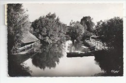 27 - DANGU -  LES BORDS DE L'EPTE  - BARQUE DE PECHE - CPSM DENTELÉE EN N & B - 1956 - Dangu