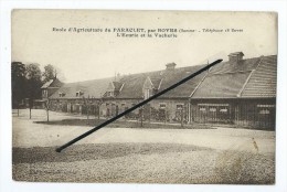 CPA - Ecole D'Agriculture Du Paraclet, Par Boves - L'Ecurie Et La Vacherie - Boves