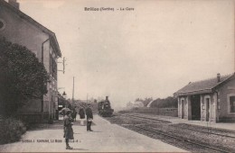 BRULON/ LA GARE/ LOCOMOTIVE/ ANIMATION SUR LE QUAI/ Référence 4980 - Brulon