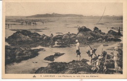 ( CPA 22 )  LANCIEUX  /  Les Pêcheurs, Au Loin L'Ile Des Ebihen  - - Lancieux