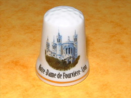 Dé A Coudre En Porcelaine LYON Notre-Dame De Fourvière - C11 - Dés à Coudre