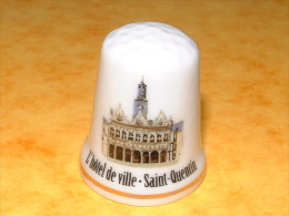 Dé A Coudre En Porcelaine SAINT-QUENTIN L'hôtel De Ville - C14 - Vingerhoeden