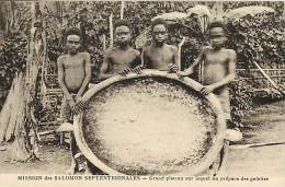 - Ref D383 -salomon - Mission Des Salomon Septentrionales - Grand Plateau Sur Lequel On Prepare Des Galettes - - Solomon Islands