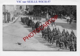 Enterrement-VIC SUR SEILLE-WICH-Defile-CARTE PHOTO Allemande-Guerre-14-18-1 WK-FRANCE-57- - Vic Sur Seille