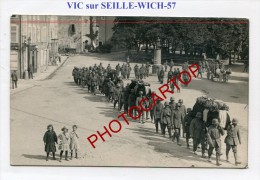 Enterrement-VIC SUR SEILLE-WICH-Defile-CARTE PHOTO Allemande-Guerre-14-18-1 WK-FRANCE-57- - Vic Sur Seille