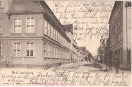 NEUBRANDENBURG Palais Strasse Belebt 16.11.1902 Gelaufen - Neubrandenburg