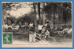 72 - La FRESNAYE Sur CHEDOUET --  L'Ecorçage Dans Les Taillis - La Fresnaye Sur Chédouet