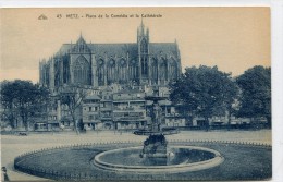 CPA 57 METZ PLACE DE LA COMEDIE ET LA CATHEDRALE - Metz