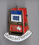 Pin's Casino De Saint Raphael (machine à Sous - Zamac Signé Pin's Top) - Jeux