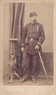 Photo CDV XIX ème Militaire Médaille Sabre Cgne 1870-71 Val Fleury * Siège Paris Lieutenant 65 ème De Marche ** - Guerre, Militaire