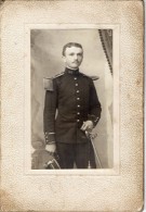 PHOTO 70  - Photo Originale Sur Carton  ( 5 X 9 ) - Soldat N°142 Sur Le Col - Guerra, Militari