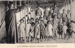 PAPOUASIE-NOUVELLE-GUINEE LE P. PASTRE ET SES PETITS CHANTEURS - Papouasie-Nouvelle-Guinée