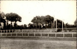 SPORTS - BASKET - Terrain De Basket - COMBOURG - Stade - Basketbal