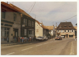 CHATENOIS LES FORGES. - Le Centre Du Village. Belle Animation ( Scolaires , Voitures , Commerces) - Châtenois-les-Forges