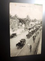 Carte Postale Ancienne : NOUMEA : Les Fiacres , Belle Animation, Timbre 1905 - Nuova Caledonia