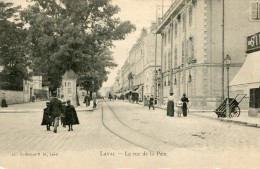 CPA 53 LAVAL LA RUE DE LA PAIX - Laval