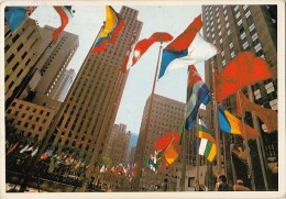 11822- NEW YORK CITY- ROCKEFELLER CENTER, FLAGS - Kirchen