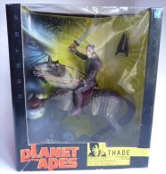 FIGURINE - PLANETE DES SINGES - THADE A CHEVAL En Boîte Neuf HASBRO 2001 - Planète Des Singes