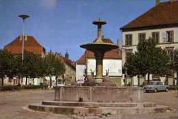 67  SARRE UNION, Fontaine, Automobile - Sarre-Union