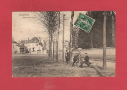 * CPA..dépt 77..VILLENOY  :  Place Picard  :  Voir Les 2 Scans - Villenoy