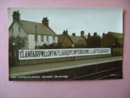 CARTE PHOTO PAYS DE GALLES- ANGLESEY N°19290  LLANFAIR P.G. STATION - Anglesey