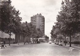 PARIS 16 ème - Avenue Des Moulineaux - Stade Pierre-de-Coubertin - Arrondissement: 16