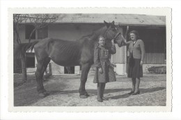 11560 -  Carte Photo à Situer Cheval Femme Et Jeune Fille  Photo Locatelli Le Pont - L'Abbaye