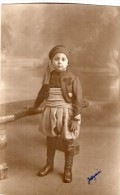 CPA 1144 - MILITARIA - Carte Photo Militaire  - Enfant Soldat -  Zouave -Photo Midget à PARIS - Personen