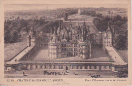 CPA Chambord - Chateau De Chambord Ancien - Cour D'Honneus Vue à Vol D'oiseau (11702) - Chambord
