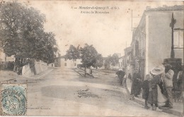 82 - Monclar-de-Quercy - Avenue De Montauban  Dos Un Peu Sale - Montclar De Quercy