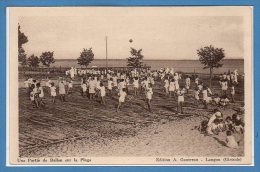 33 - LANGON -- Une Partie De Ballon Sur La Plage - Langon