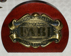 ITALIA - INSEGNA DA TAVOLO IN BRONZO "FABI" FAMOUS ITALIAN MANUFACTORY - Plaques émaillées (après 1960)