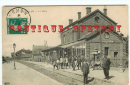 59 - MERVILLE - RARE  <  GARE Avec Le CHEF Et Les EMPLOYES - ATTENTE Du TRAIN - CHEMIN De FER - BAHNHOF - BAHN - RAILWAY - Merville