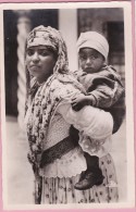 1011 - SCENES Et TYPES - MAURESQUE Et Son ENFANT - Real Photo - Afrique