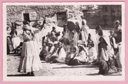 1284 - SCENES Et TYPES - DANSES  D'OULED NAÏLIS - Real Photo - Afrika