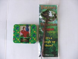 Tarzan Disney  2 Lots Petite Boite En Fer Et Crayon Treehouse - Andere & Zonder Classificatie